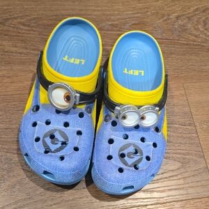 CROCS MINIONS MENS SIZE 12..  #7701